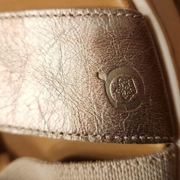 Born Pewter Metallic Platform Sandals Size 9 - Picture 5 of 8